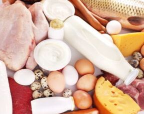 D'Keto-Diät ënnerscheet sech duerch d'Präsenz vu häerzleche Platen um Menü.