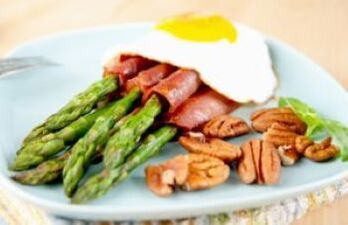 Keto Diät Platen kënnen Nebenwirkungen fir de Kierper mat bestëmmte Pathologien hunn