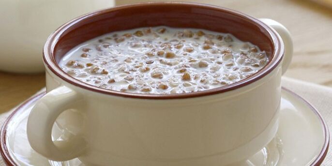 Buckwheat Porridge mat Kefir fir Gewiichtsverloscht