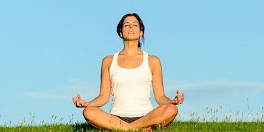 Technik vun der Ausféierung vun übungen fir Gewiichtsverloscht um Bauch a Säiten